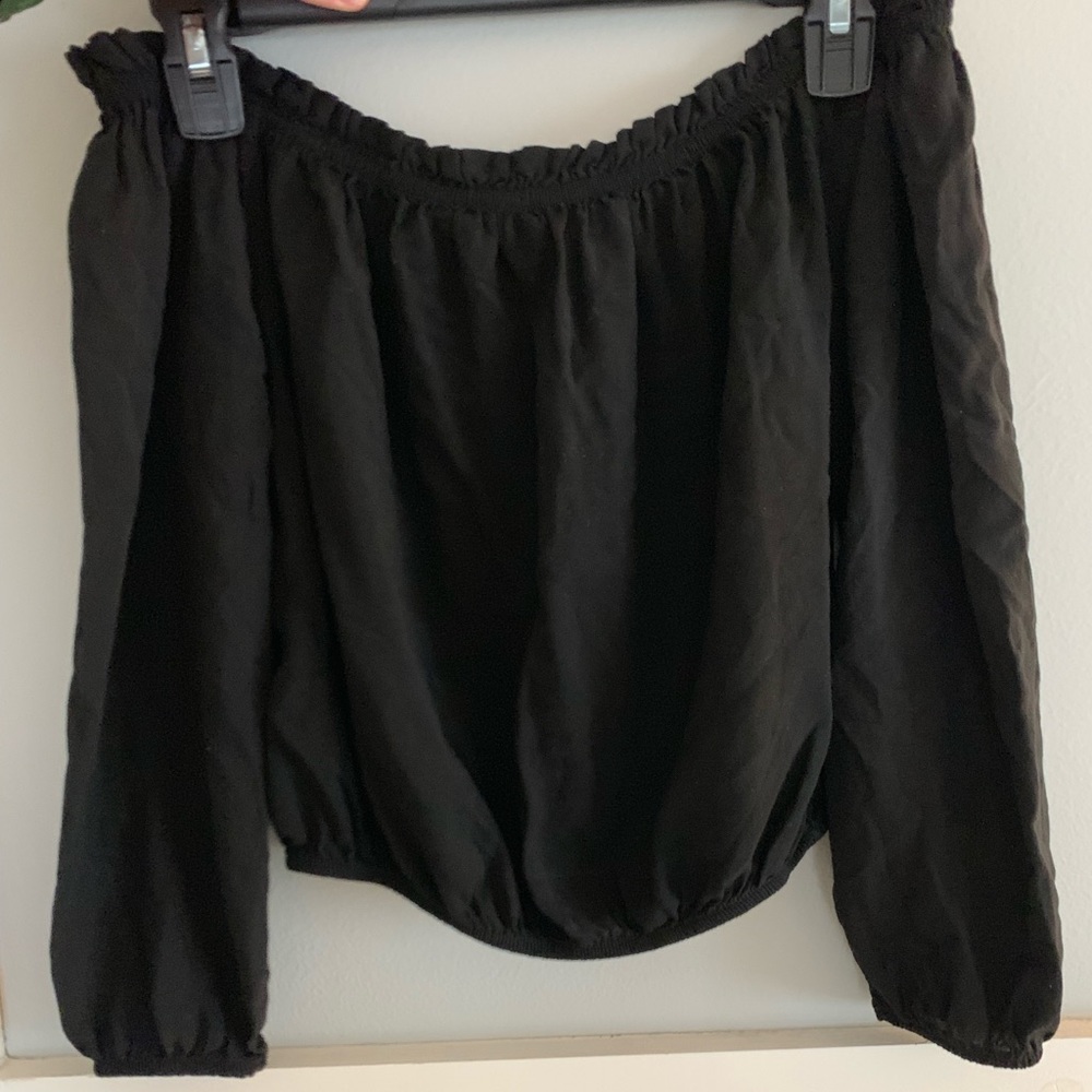 brandy melville open shoulder cropped top